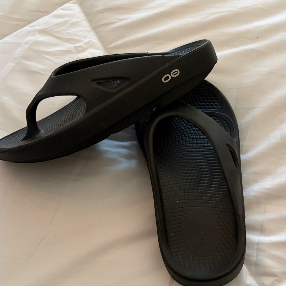 OOFOS Black Men's Sandals